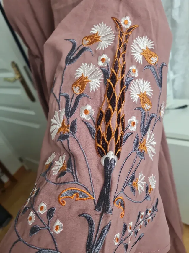 Vestido mujer mangas bordadas