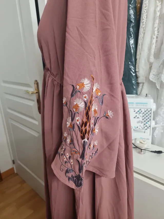 Vestido mujer mangas bordadas