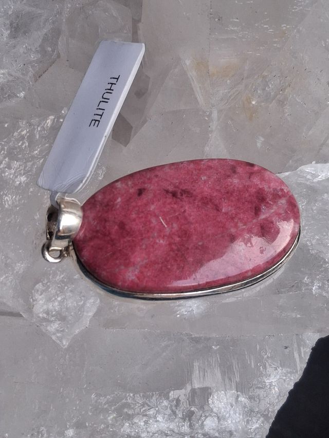Colgante de Thulita en Plata de Ley
