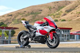 Yamaha R9 70 Aniversario 2026