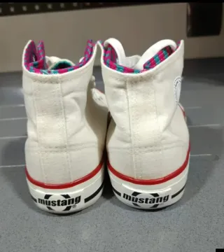 Zapatillas Mustang altas blancas y rosas