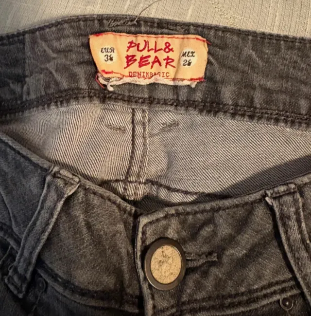 Vaqueros Pull&Bear grises desgastados