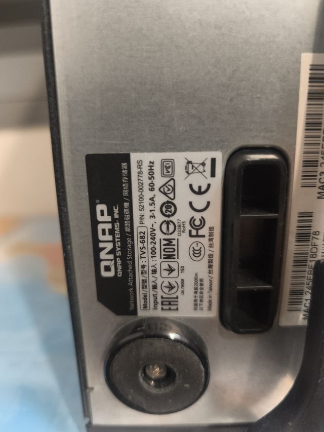 NAS QNAP TVS-682 8GB RAM para reparar no funciona