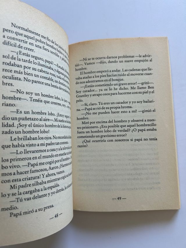 libro pesadillas un hombre lobo en el salón