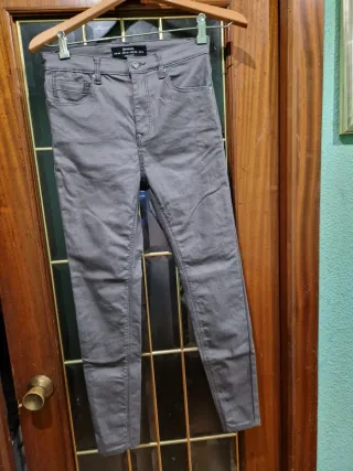 Diferentes pantalones tallas M por 1 euro