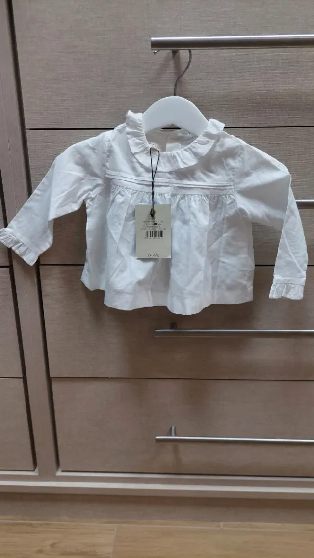 Camisa Gocco blanca bebé cuello 6/9 meses. NUEVO!