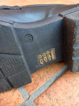 Mocasines piel negros cadena dorada talla 39