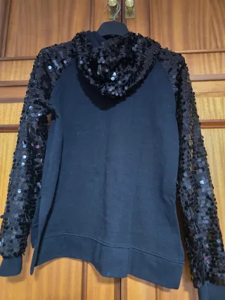 Sudadera Keep&Trendy negra lentejuelas manga larga