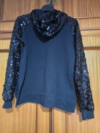 Sudadera Keep&Trendy negra lentejuelas manga larga