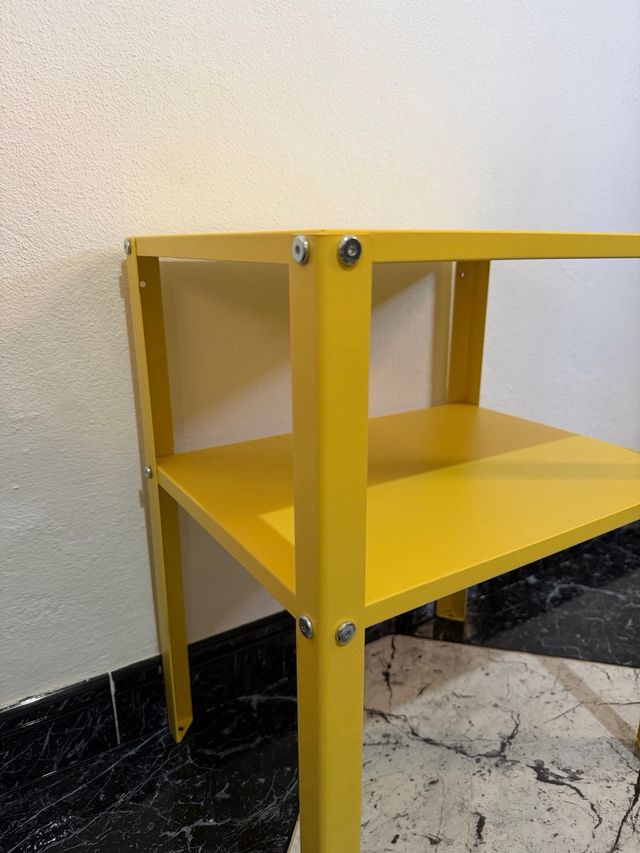 Mesita auxiliar IKEA KNARREVIK amarilla – metálica