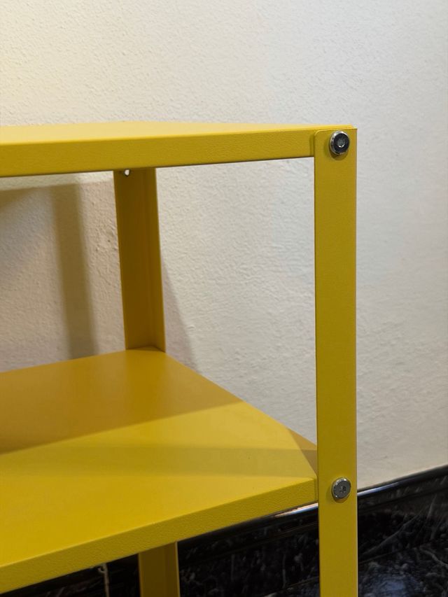 Mesita auxiliar IKEA KNARREVIK amarilla – metálica