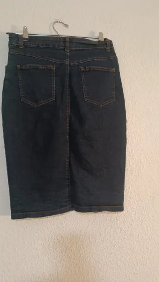 Lote 2 faldas vaquera y pantalón blanco