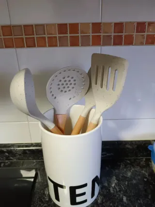 4 Utensili da Cucina in Silicone e Legno