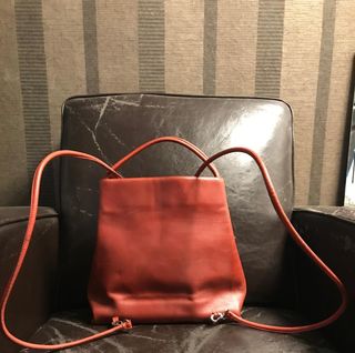 Bolso- Mochila MUXART de Piel, color rojo suave