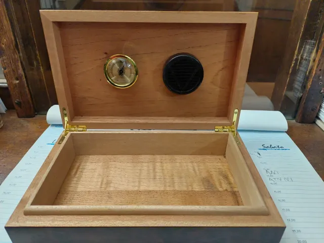Scatola porta sigari in legno