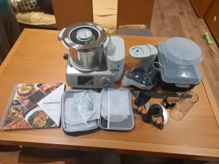 Robot cocina Kenwood Chef plus cookeasy platinum.