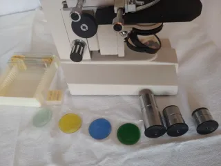 Microscopio Óptico Monocular