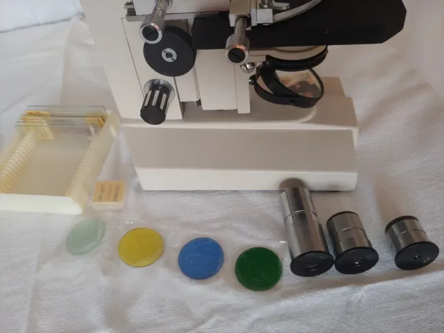 Microscopio Óptico Monocular