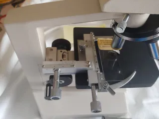 Microscopio Óptico Monocular