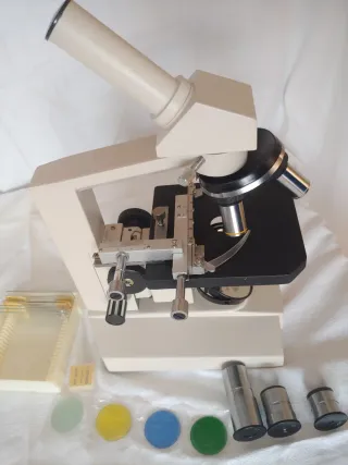 Microscopio Óptico Monocular