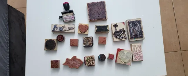 Lote de sellos de madera con dibujos