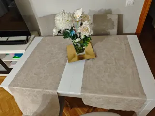 Mesa extensible comedor blanca.