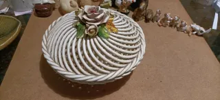 Centrotavola in ceramica anni '70 in porcellana.