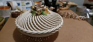 Centrotavola in ceramica anni '70 in porcellana.