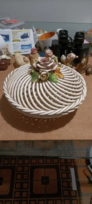 Centrotavola in ceramica anni '70 in porcellana.