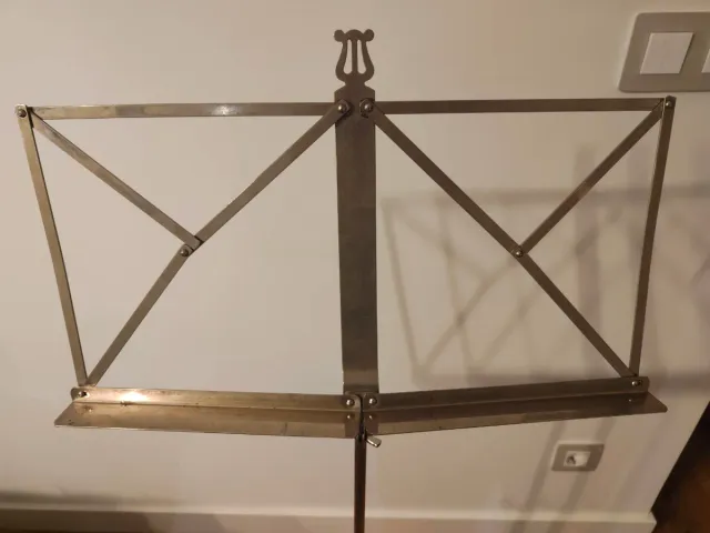 Atril metálico plegable