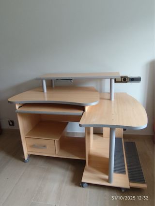 Escritorio ordenador madera