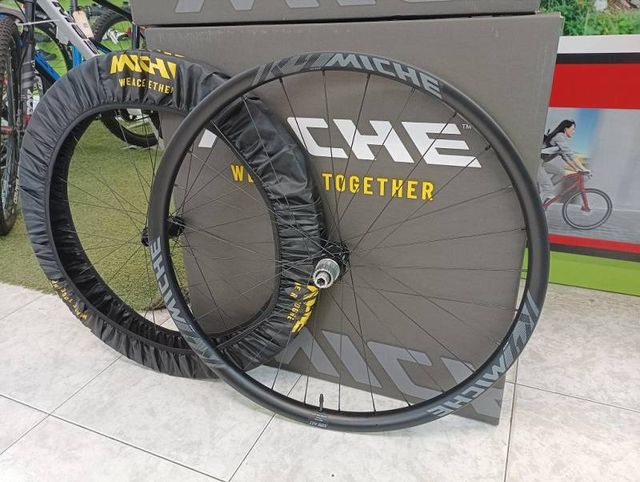 Juego Ruedas Miche K4 carbono