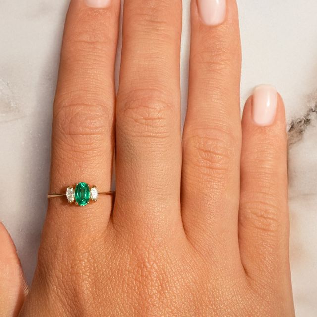 Sortija Oro Amarillo 18K con Esmeralda Diamantes