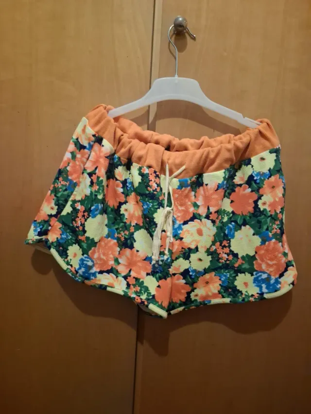 Pantalón corto floral naranja