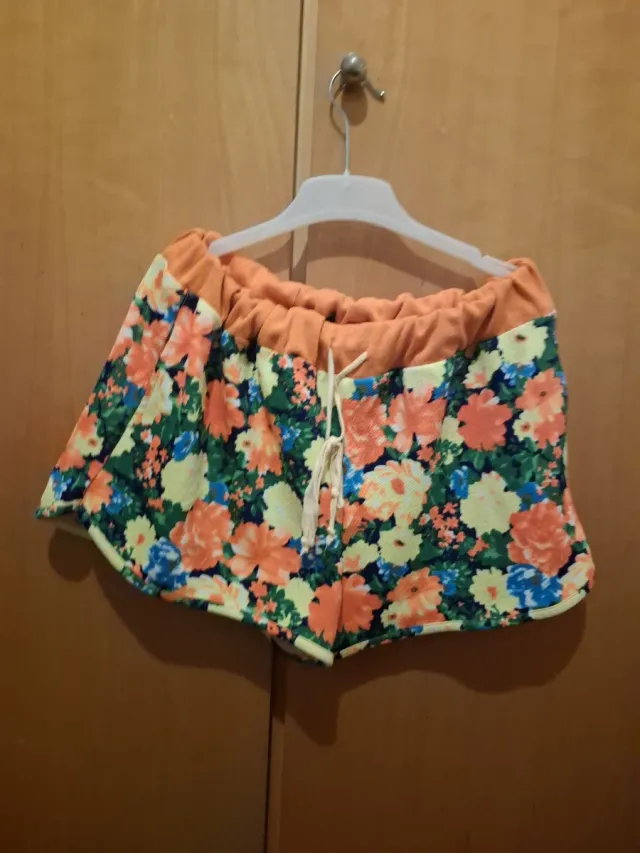 Pantalón corto floral naranja