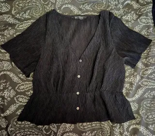 Blusa Disturbia negra con botones