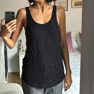 Top negro Stradivarius con abalorios