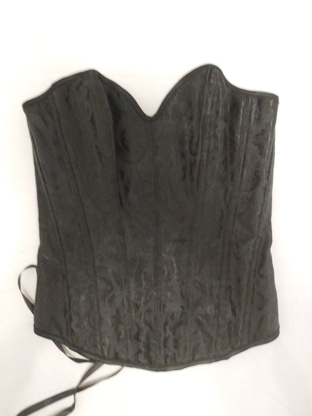 Corsé negro con cordones