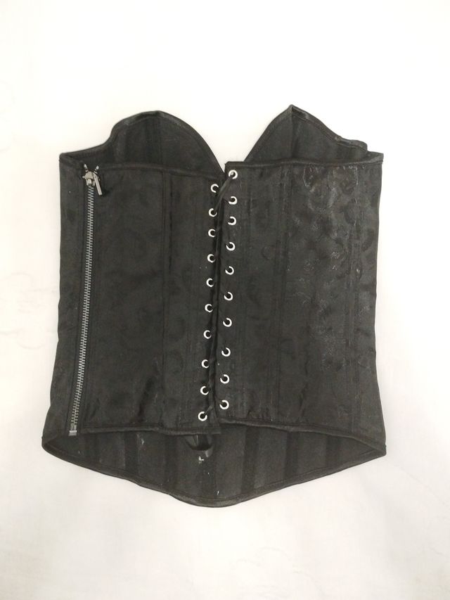 Corsé negro con cordones