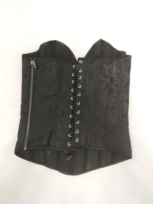 Corsé negro con cordones