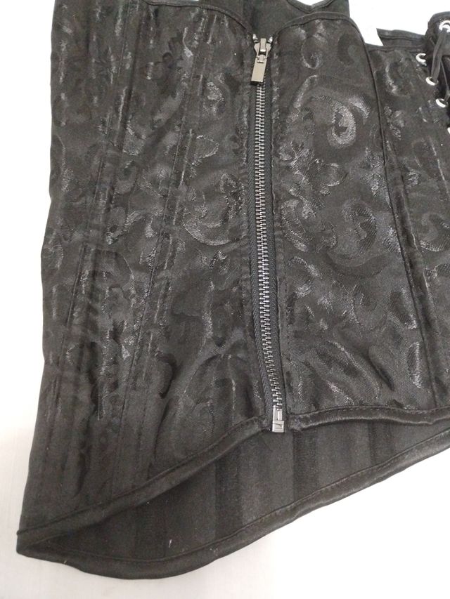 Corsé negro con cordones