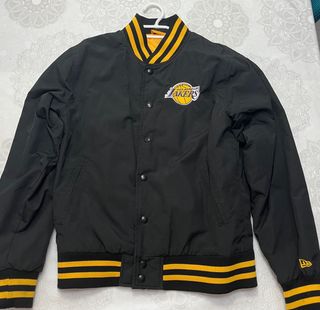 Chaqueta New Era Lakers Negra y Amarilla, S