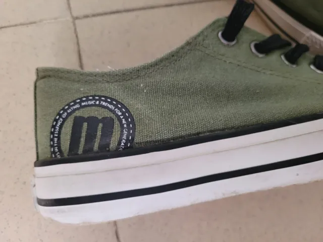 ZAPATILLAS VERDES MUSTANG TALLA 39.