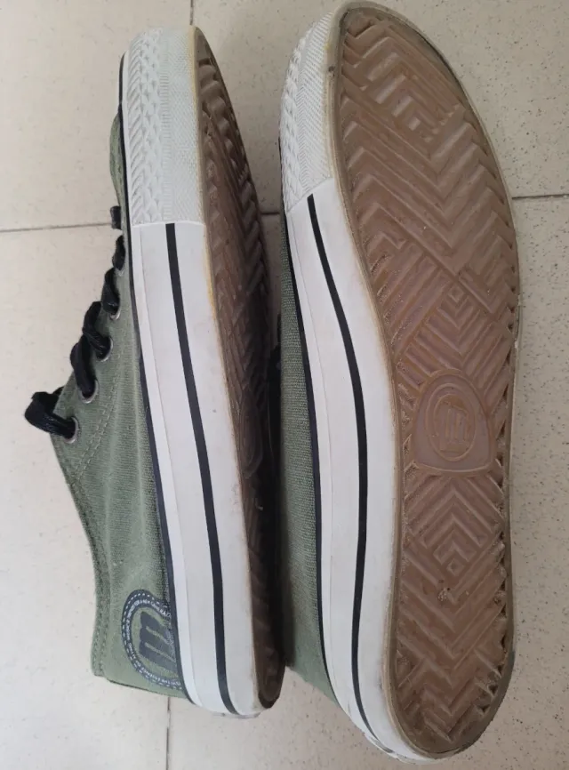 ZAPATILLAS VERDES MUSTANG TALLA 39.