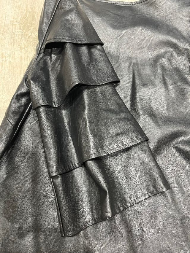 Torera negra efecto piel