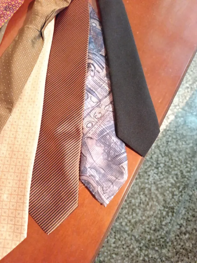 Lote 6 corbatas + pañuelo