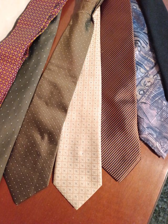 Lote 6 corbatas + pañuelo