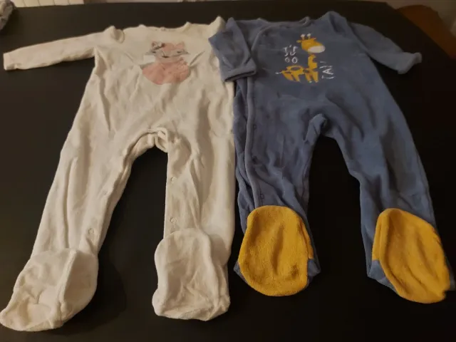 2 Pijamas enterizo bebé 12 meses