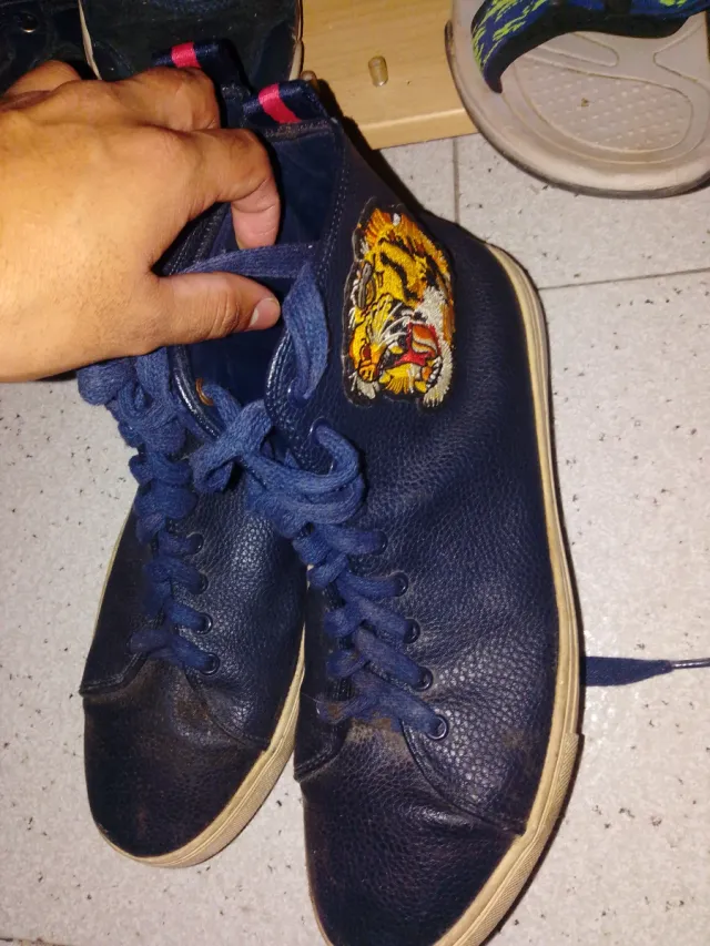 Zapatillas altas azules con parche de tigre