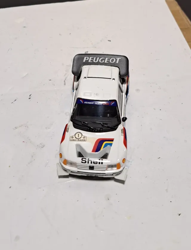 Miniatura Coche Rally Peugeot 205 T16